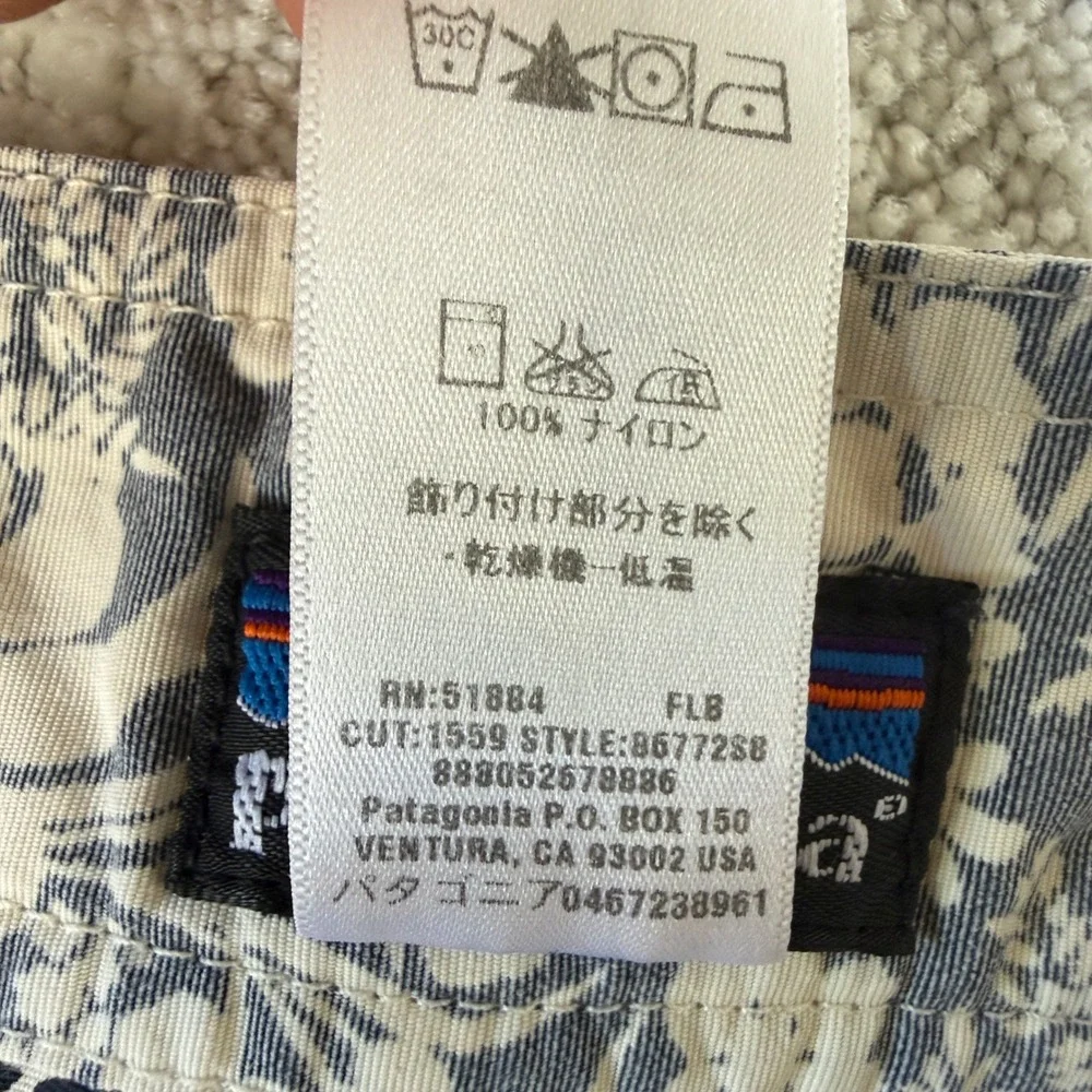 Patagonia Wavefarer Board Shorts Men 31 Blue Floral Print 86772S8 Nylon